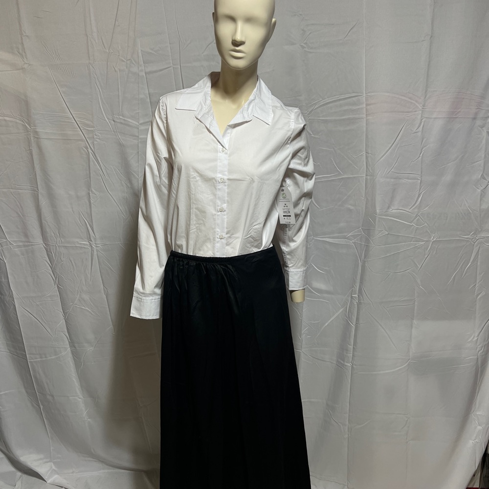 Time and Tru Women’s Button Front Shirt - Picture 2 of 10